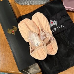 Mariia canvas ballet shoes size 6 B // 101705